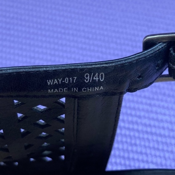 Women's CL BY LAUNDRY Wishes Ankle Buckle Sandal Black faux leather Size 9 - Picture 8 of 9